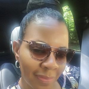 Meet your Posher, Deronda